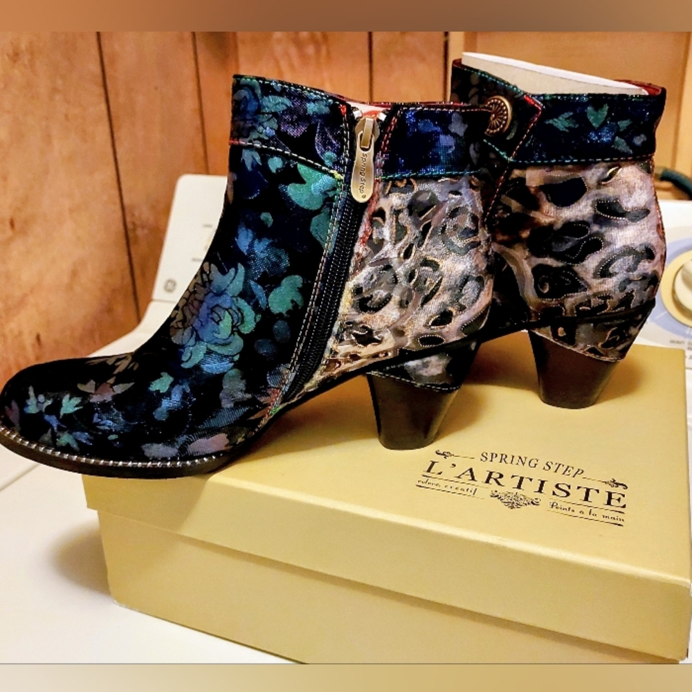 L'ATISTE Women's Floral Ankle Boots - Black and Blue - Picture 4 of 9